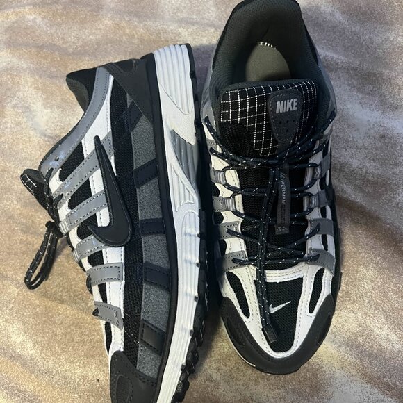 Nike Men's Black and Gray Sneakers - Picture 2 of 3